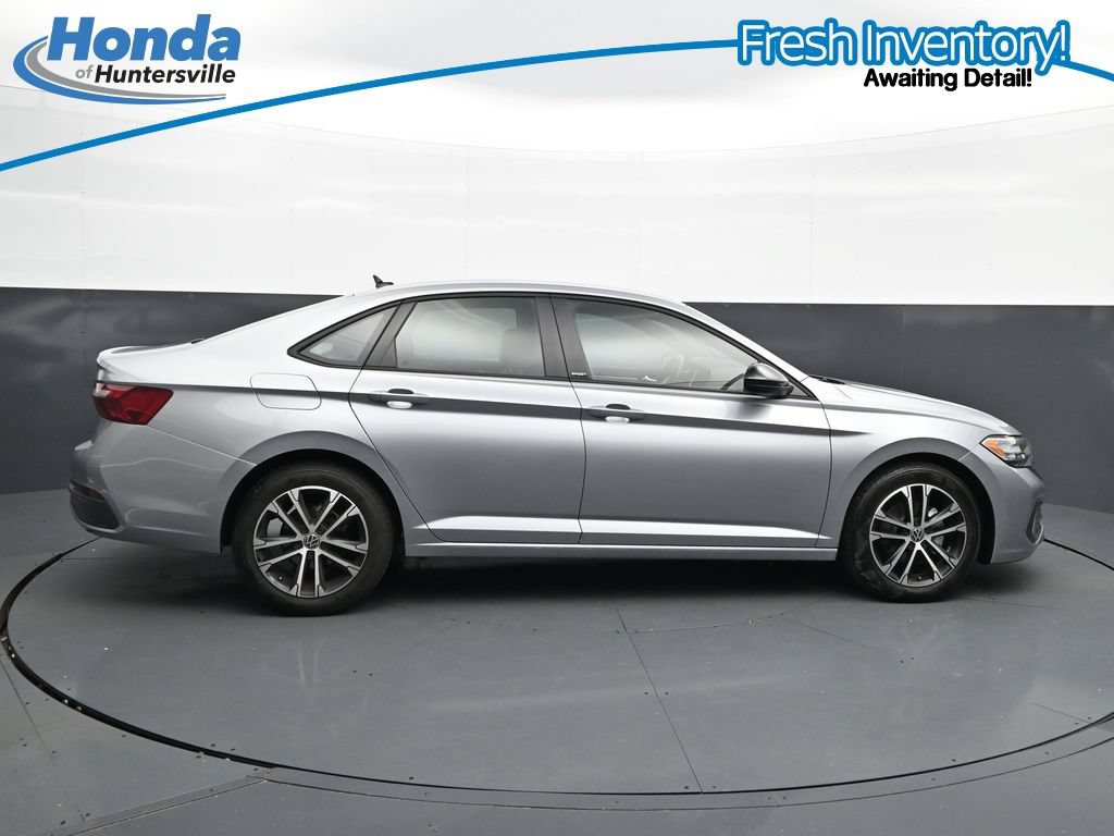 Used 2024 Volkswagen Jetta Sport FWD image 11