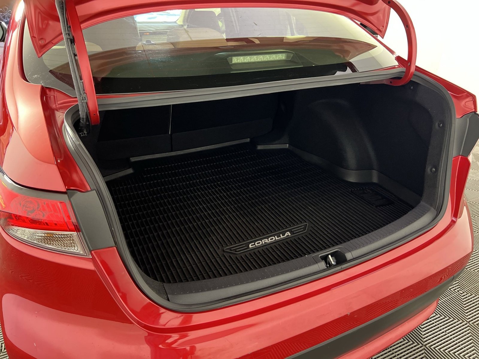 Used 2021 Toyota Corolla LE image 22