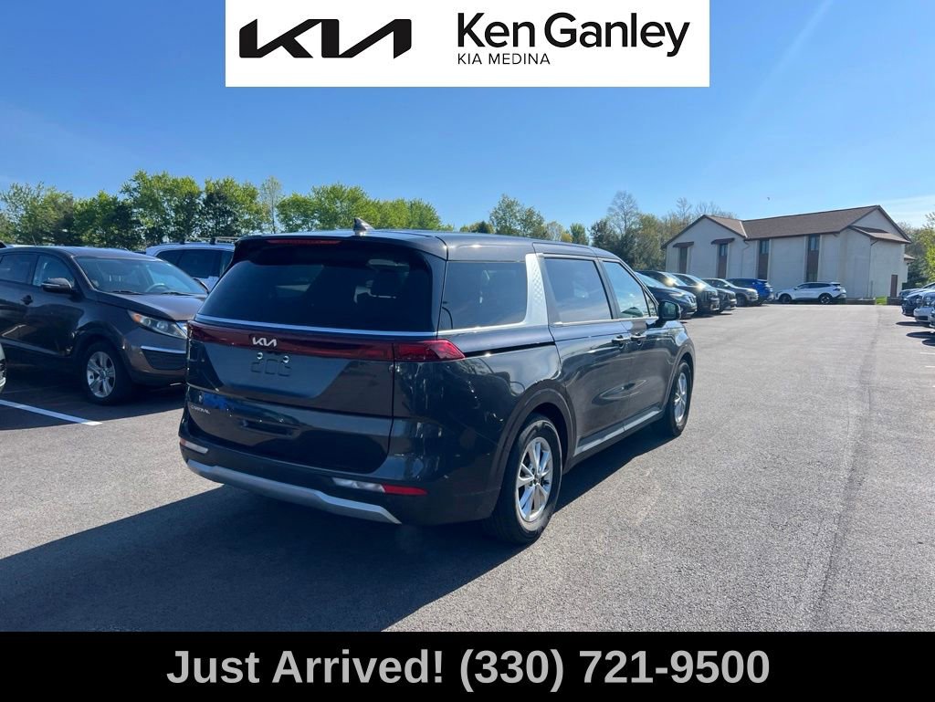 Used 2024 Kia Carnival LX FWD image 5