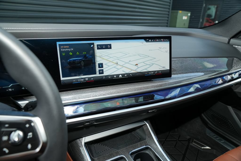 Used 2025 BMW i7 xDrive60 AWD/4WD image 26
