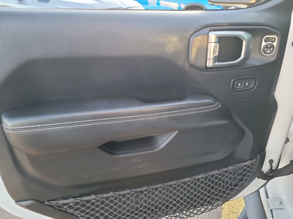 Used 2018 Jeep Wrangler Unlimited Sahara image 14