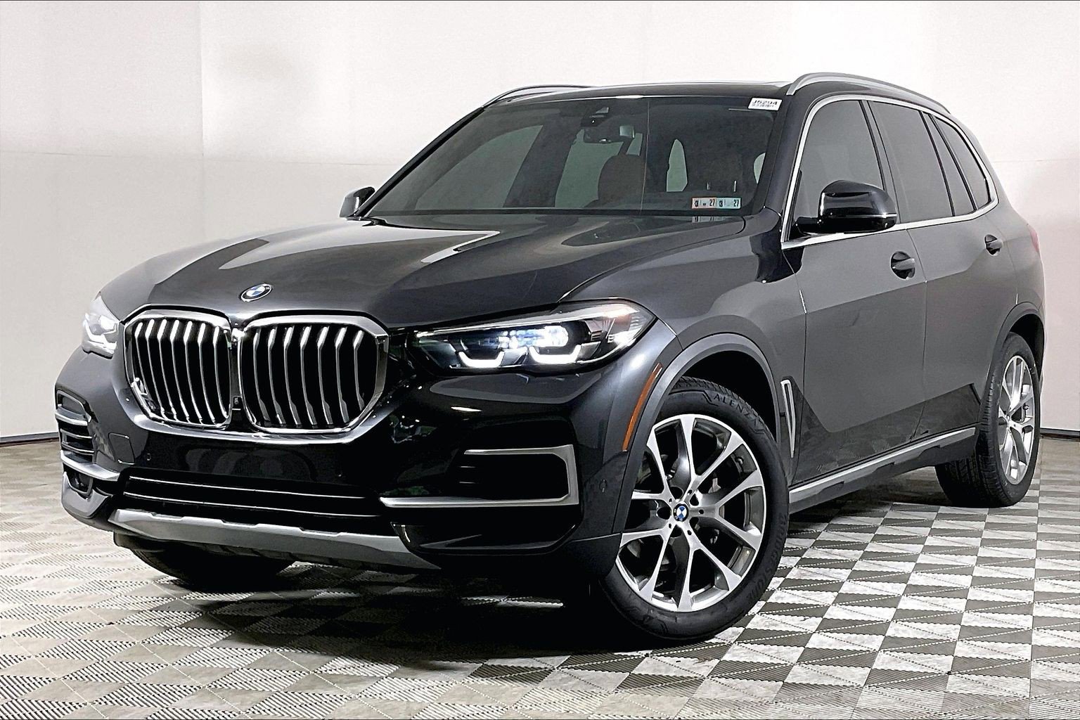 Certified 2023 BMW X5 xDrive40i w/ Premium Package AWD/4WD image 2