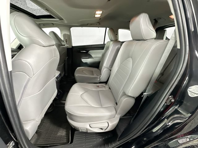 Used 2023 Toyota Highlander XLE AWD/4WD image 4