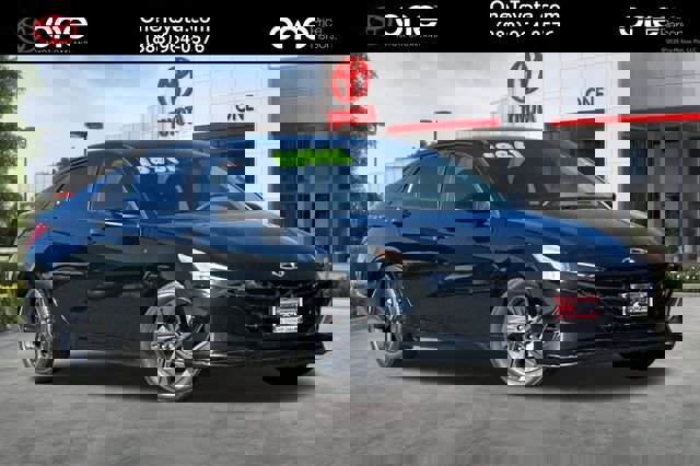 Used 2023 Hyundai Elantra SEL image 1