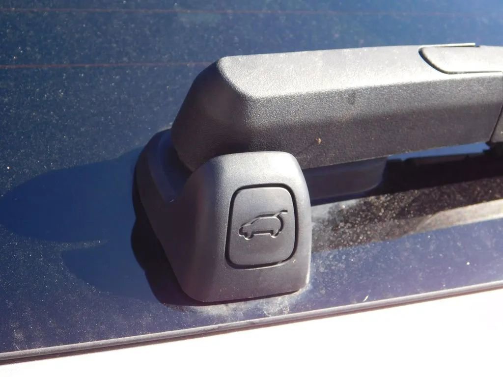 Used 2023 Genesis GV70 2.5T w/ Sport Prestige Package image 11