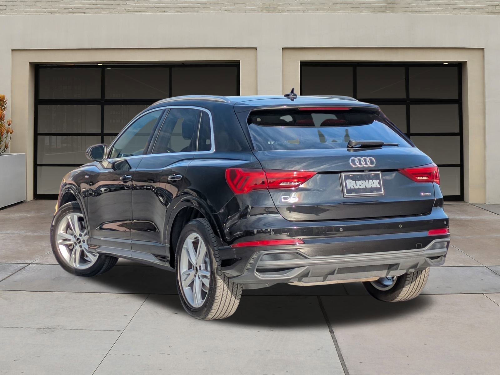 Used 2023 Audi Q3 2.0T Premium w/ Convenience Package image 2