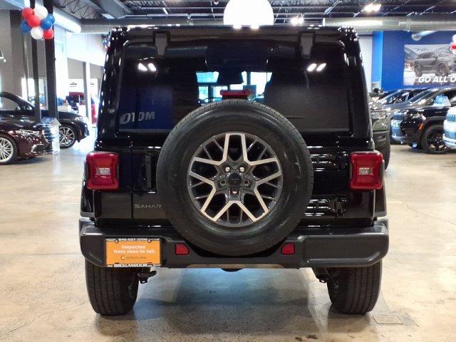 Used 2026 Jeep Wrangler Unlimited Sahara AWD/4WD image 7