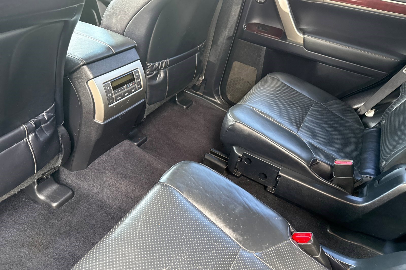 Used 2017 Lexus GX 460 Luxury w/ Preferred Accessory Package image 26