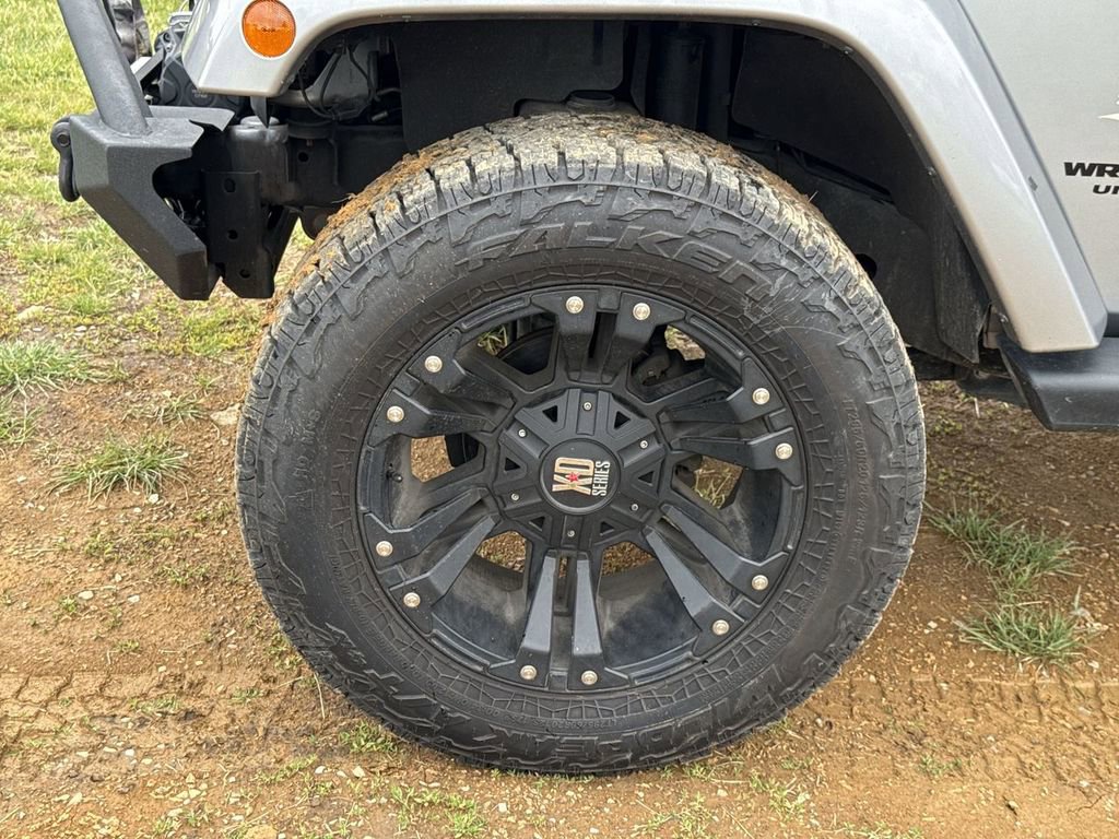 Used 2014 Jeep Wrangler Unlimited Sahara w/ Connectivity Group AWD/4WD image 10