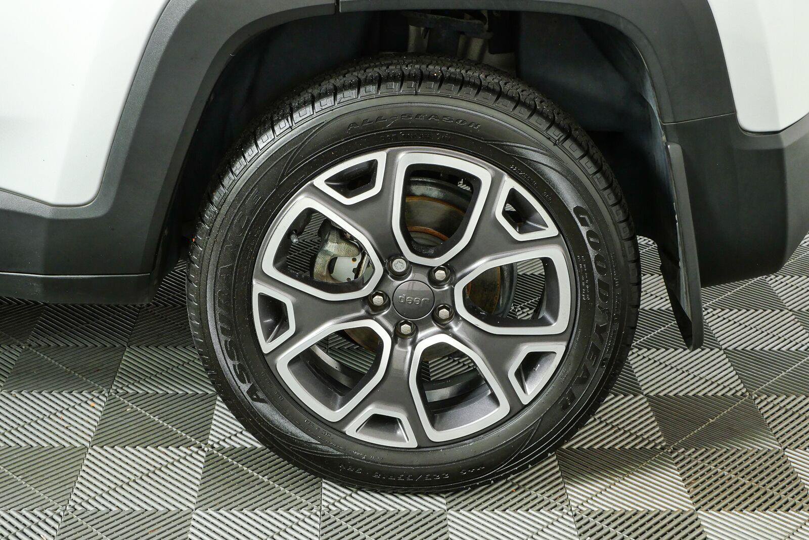 Used 2017 Jeep Renegade Limited AWD/4WD image 33
