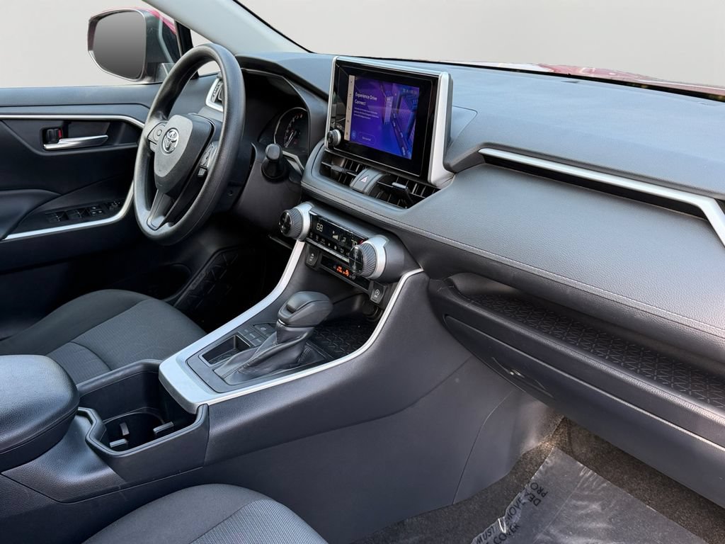 Used 2025 Toyota RAV4 XLE FWD image 7