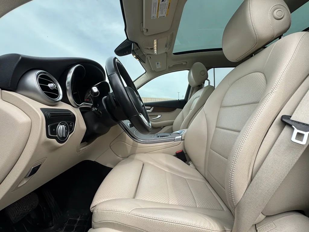 Used 2021 Mercedes-Benz GLC 300 4MATIC image 8