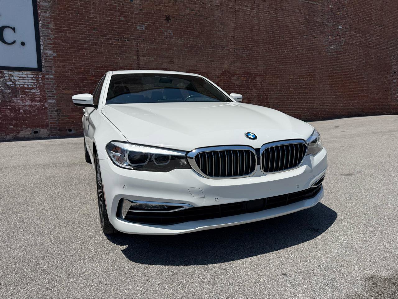 Used 2018 BMW 530e xDrive AWD/4WD image 2