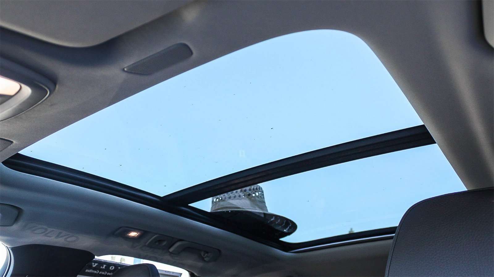 Used 2025 Volvo XC60 B5 Plus image 26