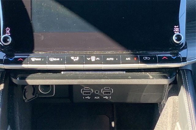 Used 2024 Jeep Wagoneer Series II w/ Flexible Seating Group image 19