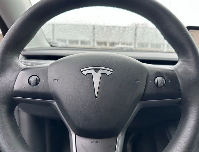 Used 2022 Tesla Model Y Performance image 11