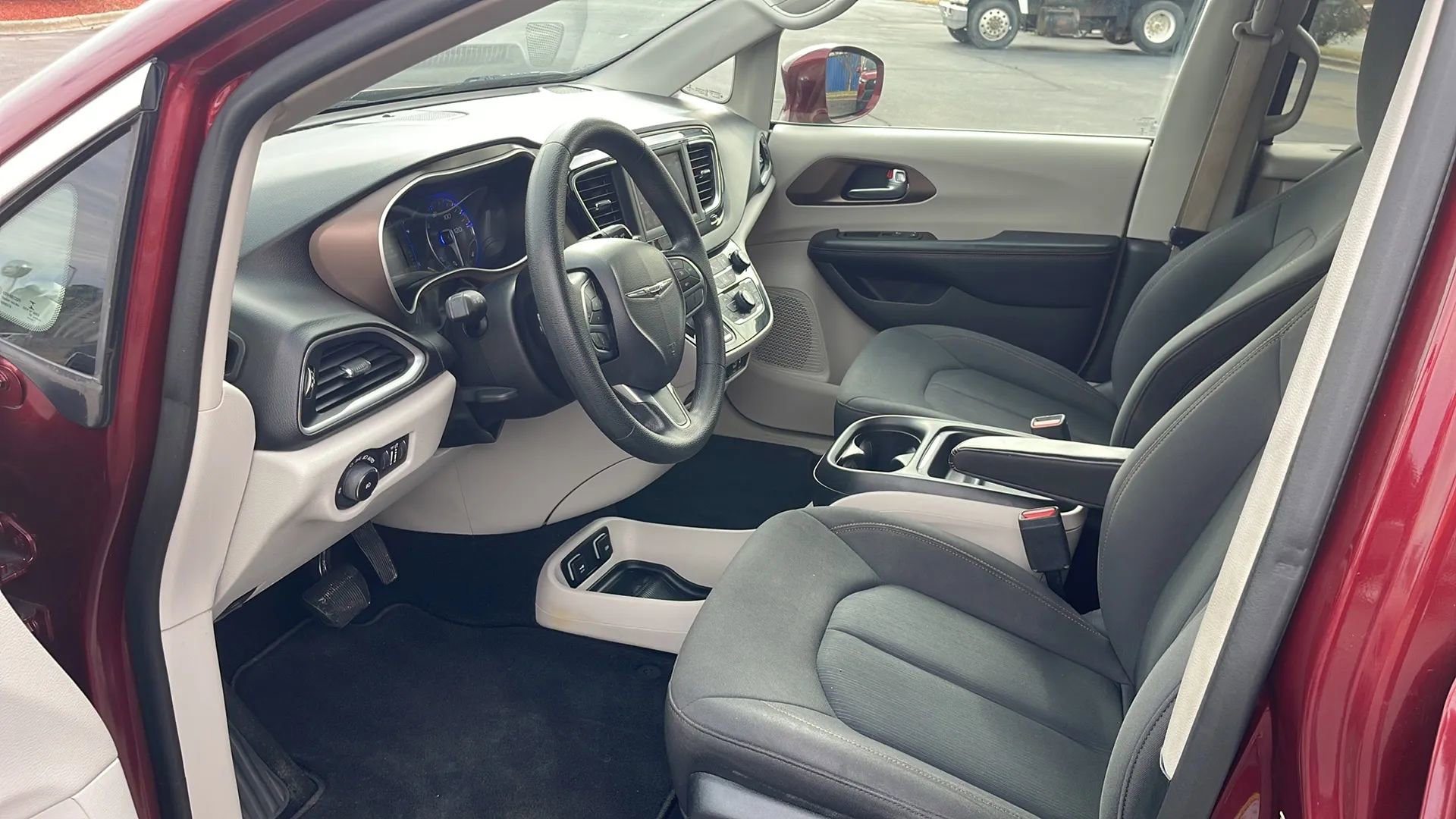 Used 2019 Chrysler Pacifica Touring Plus w/ Tire & Wheel Group image 21