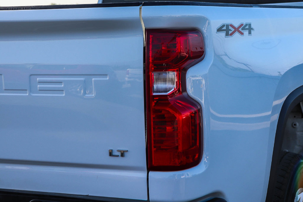 Used 2025 Chevrolet Silverado 2500 LT AWD/4WD image 4