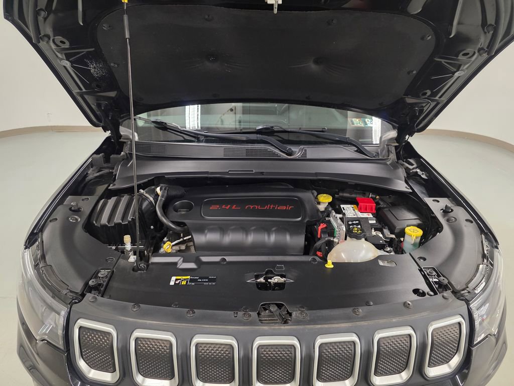 Used 2022 Jeep Compass Latitude image 11