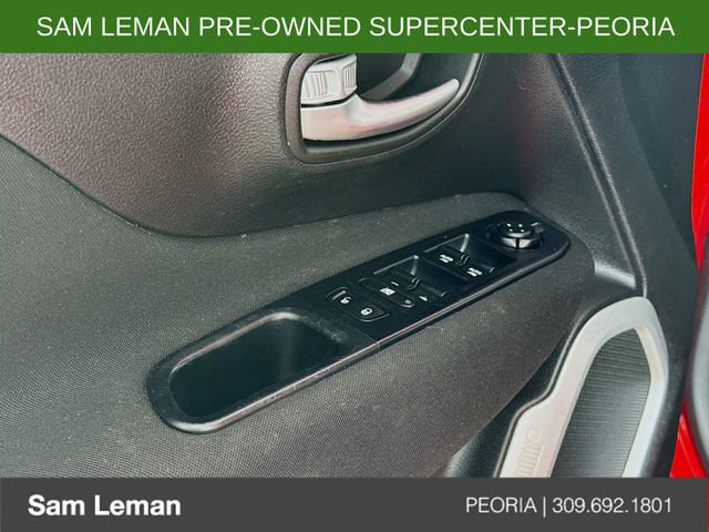 Used 2020 Jeep Renegade Latitude w/ Cold Weather Group image 17