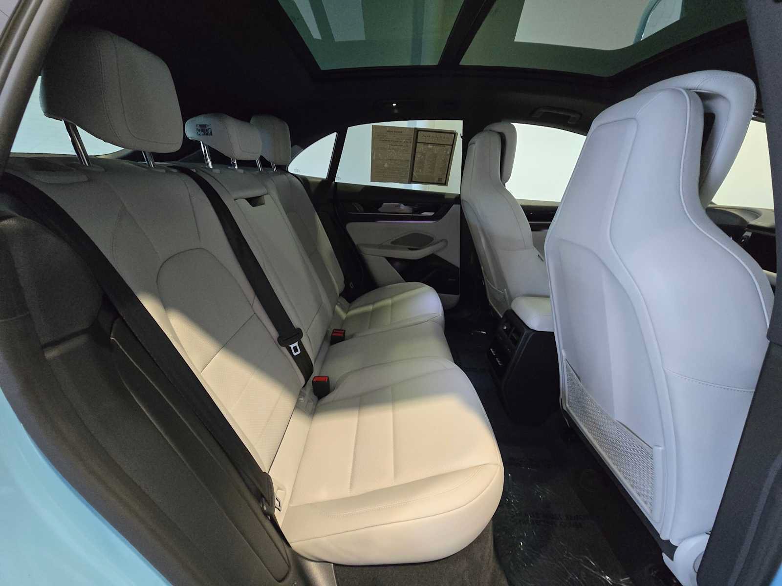 Used 2025 Porsche Macan Electric RWD image 12