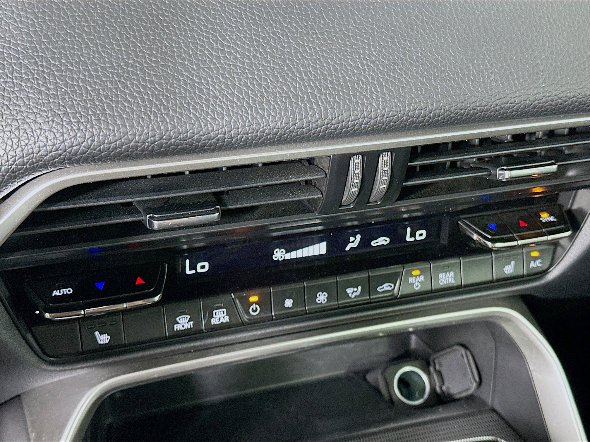 Used 2024 MAZDA CX-90 Plug-In Hybrid w/ Preferred AWD/4WD image 21