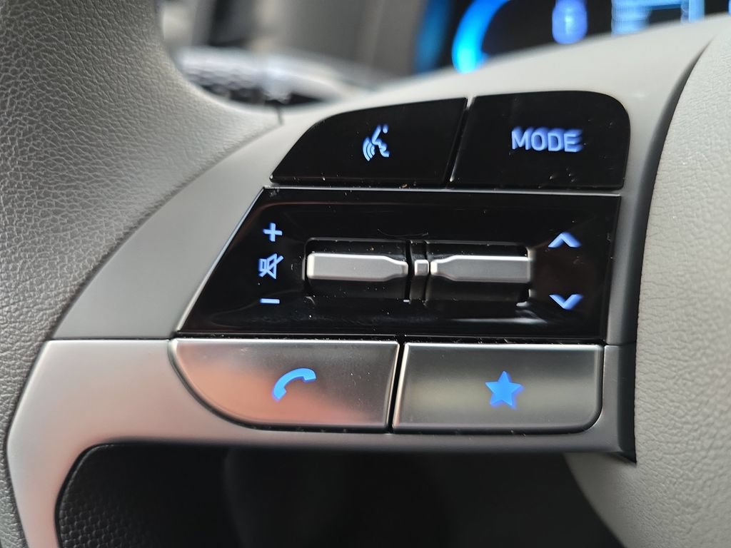 Certified 2026 Hyundai Elantra SE FWD image 17