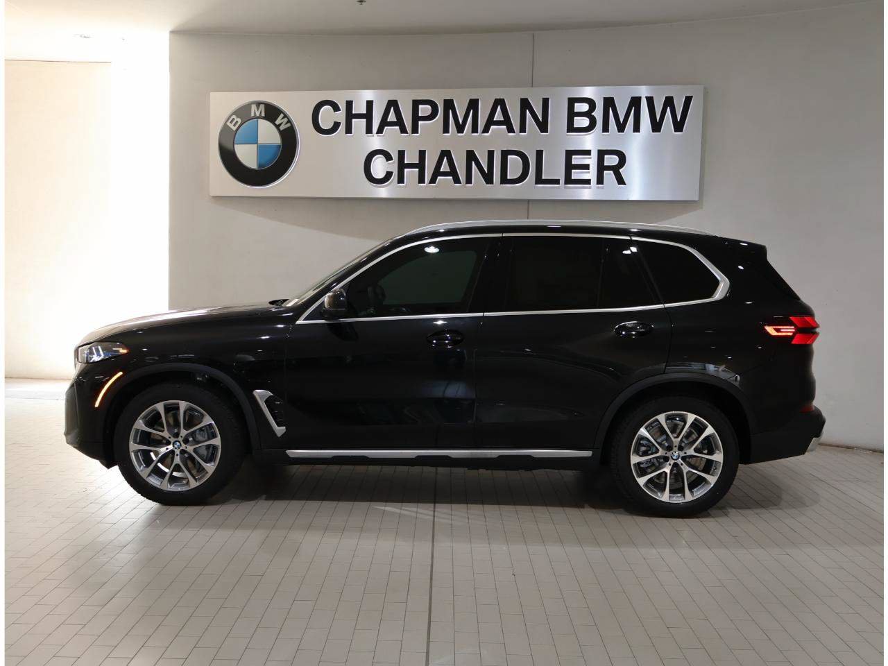 Used 2026 BMW X5 xDrive50e w/ Premium Package AWD/4WD image 3