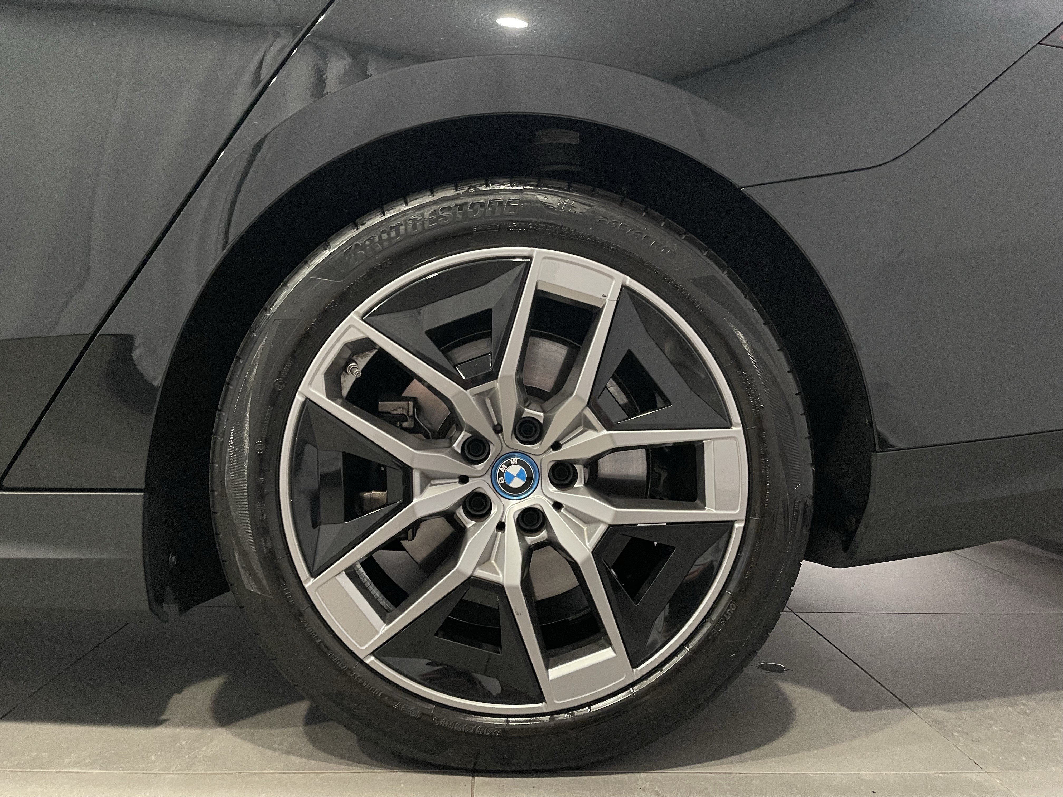 Used 2024 BMW i5 eDrive40i w/ Premium Package RWD image 8