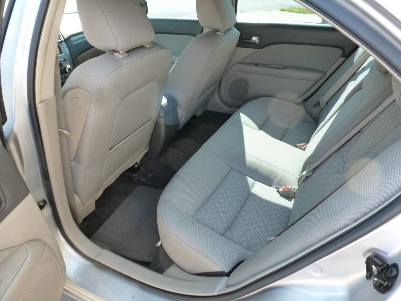 Used 2010 Ford Fusion SE FWD image 10