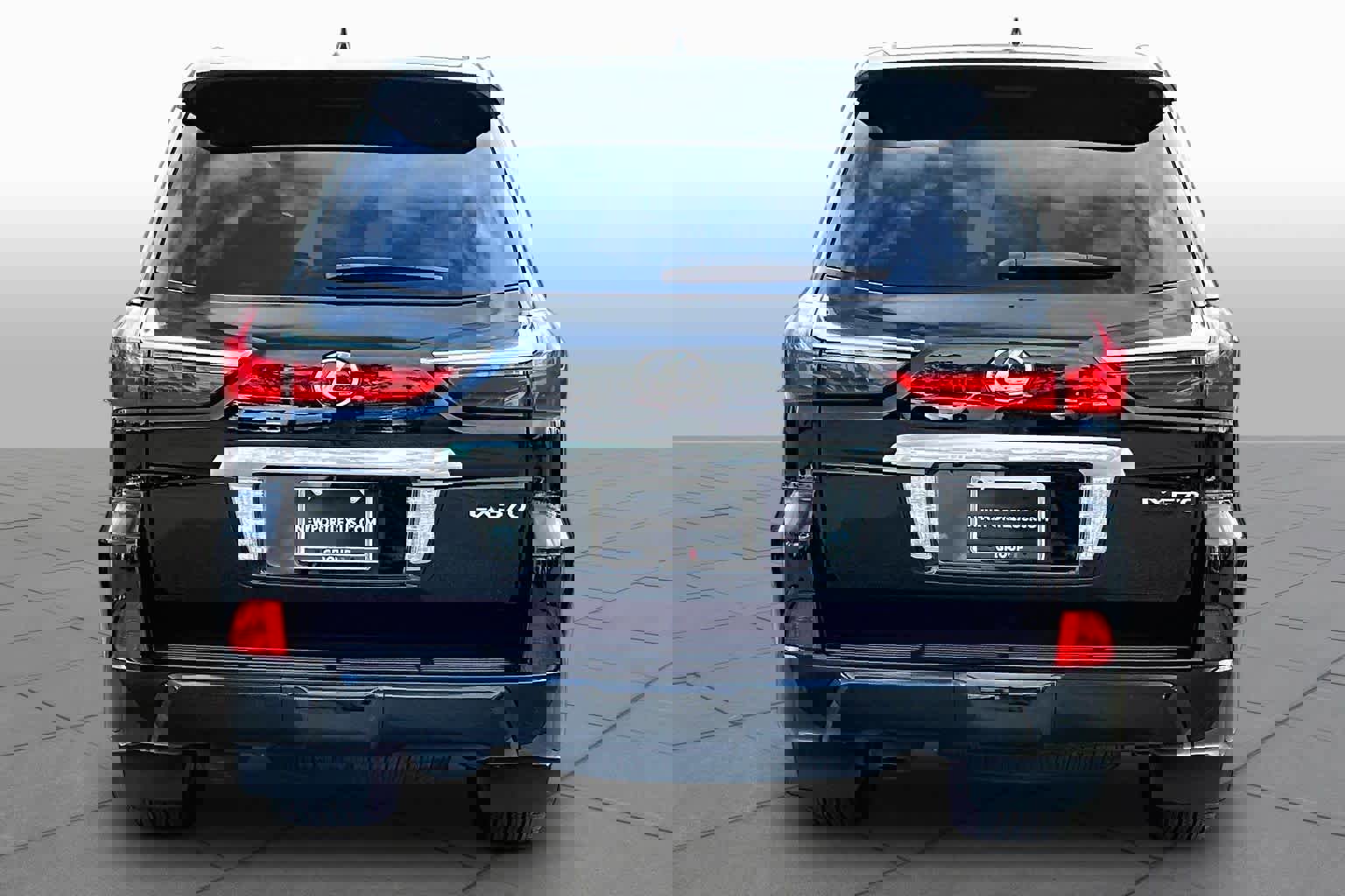 Used 2016 Lexus LX 570 4WD w/ Luxury Package image 4