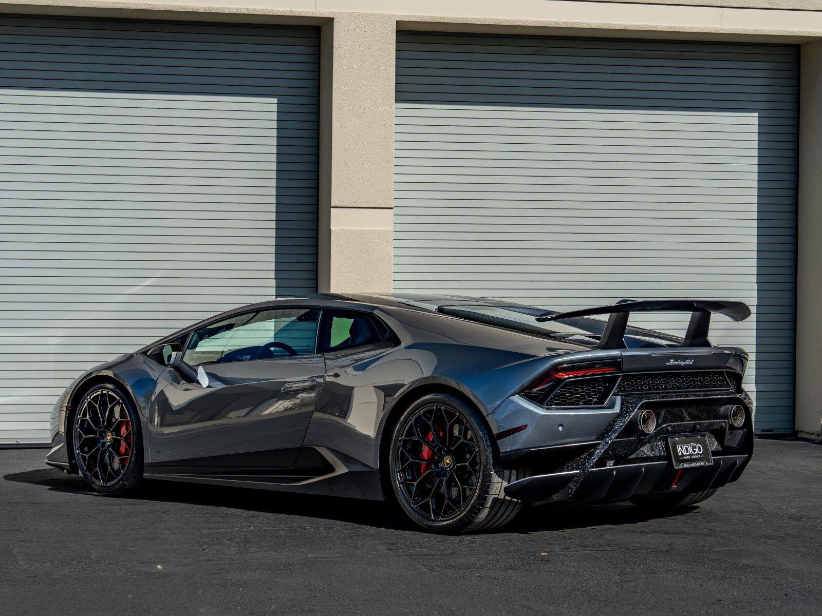 Used 2018 Lamborghini Huracan Performante AWD/4WD image 12