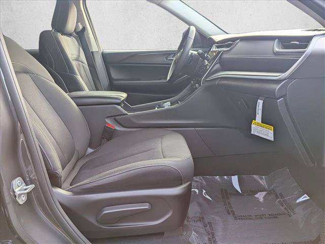 Used 2023 Jeep Grand Cherokee Laredo w/ Luxury Tech Group I AWD/4WD image 22