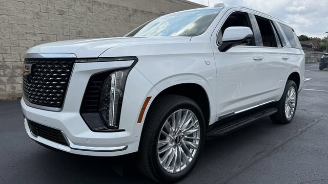 Used 2025 Cadillac Escalade Premium Luxury w/ LPO, Floor Liner Package AWD/4WD image 8