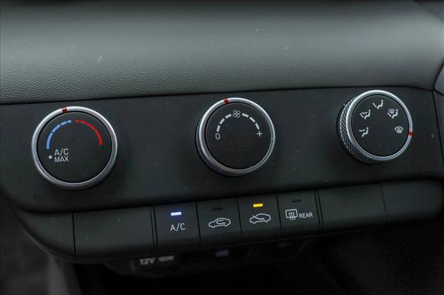 Certified 2025 Hyundai Elantra SE image 19