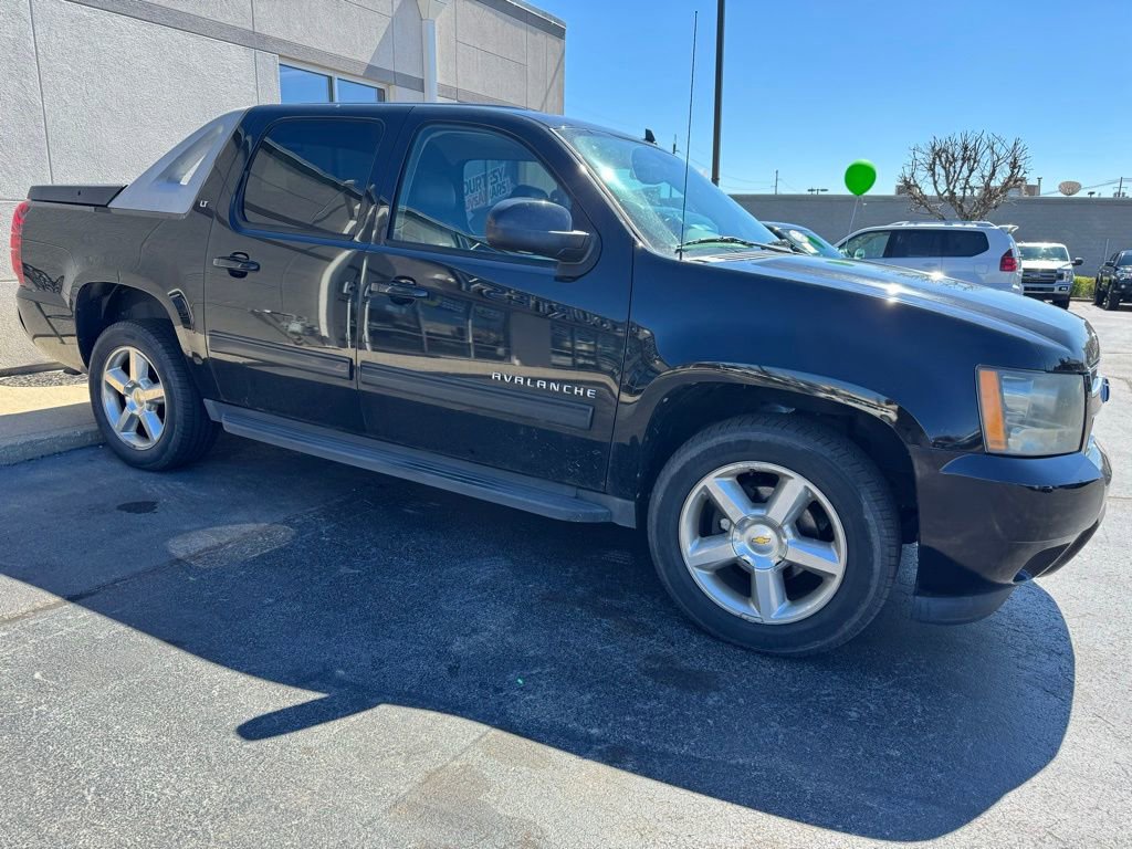 Used 2010 Chevrolet Avalanche LT w/ Luxury Package image 4