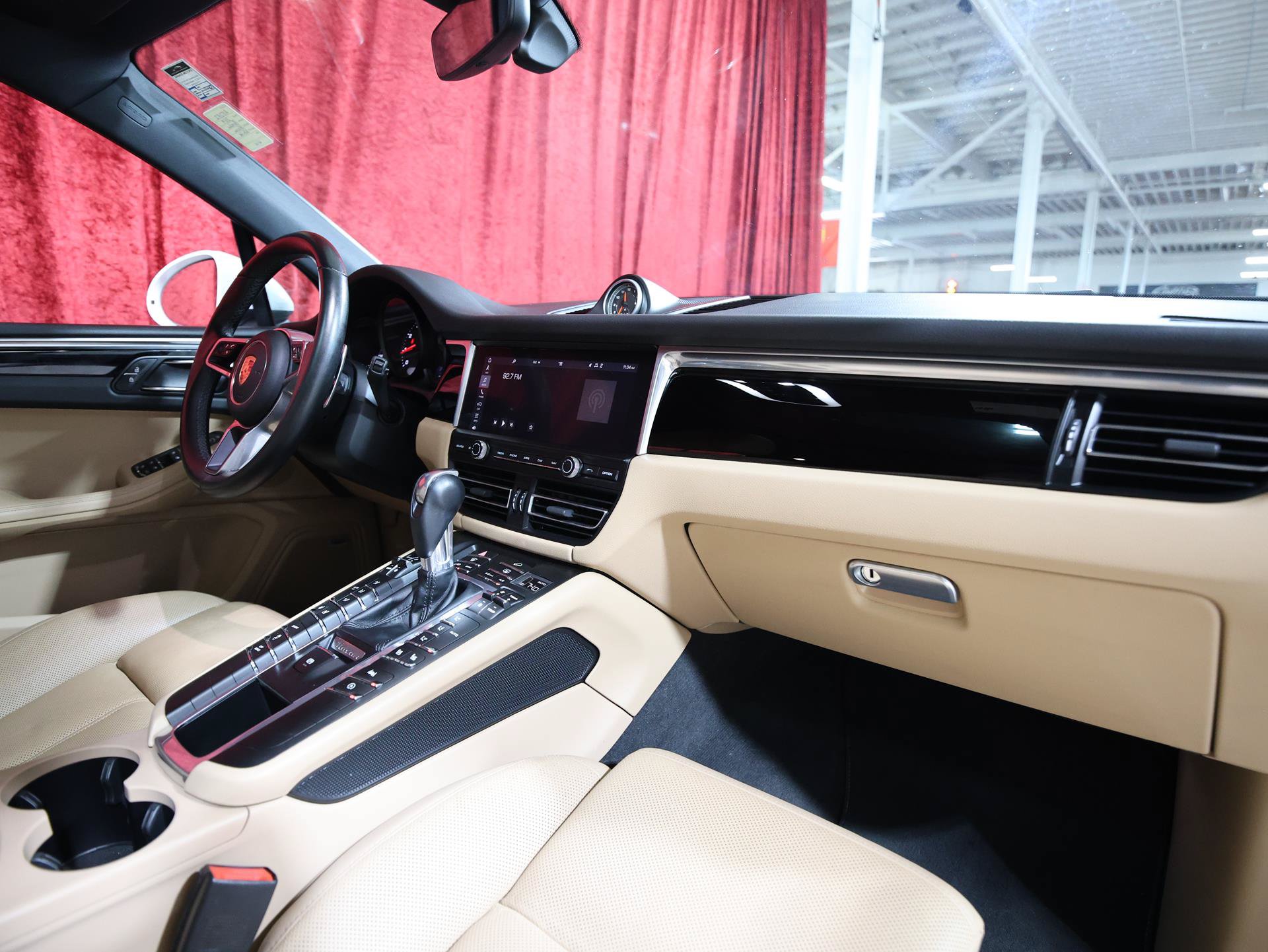 Used 2019 Porsche Macan AWD/4WD image 27