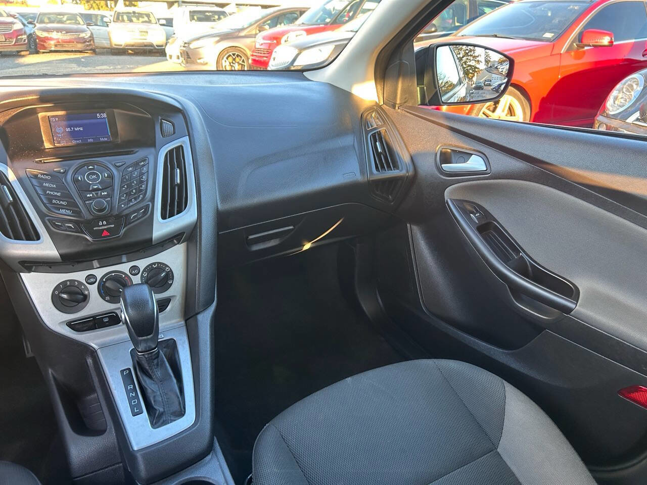 Used 2014 Ford Focus SE image 8