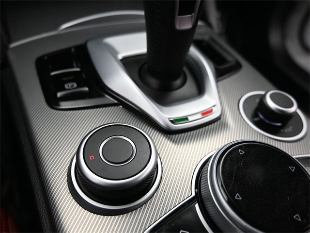 Used 2022 Alfa Romeo Stelvio Veloce image 14