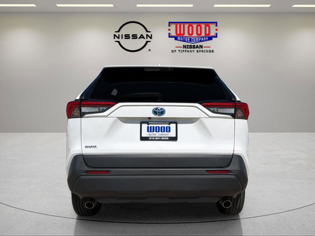 Used 2021 Toyota RAV4 LE image 3