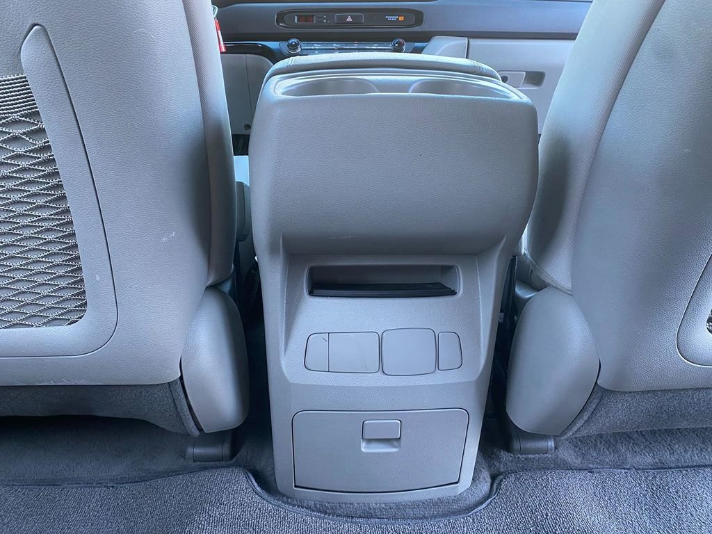 Used 2018 Kia Sedona L image 27