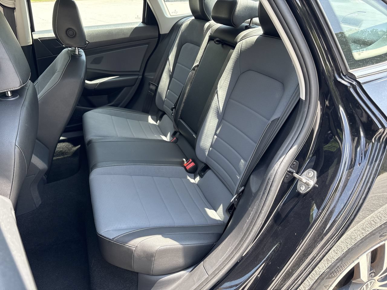 Used 2025 Volkswagen Jetta SE FWD image 19