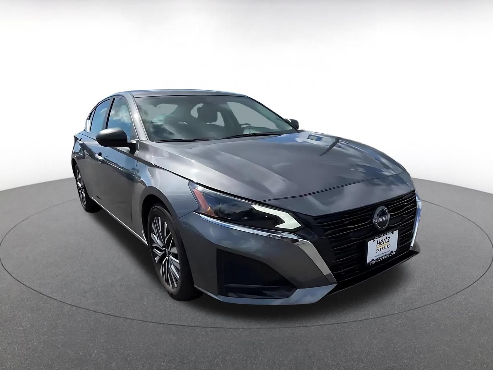 Used 2025 Nissan Altima 2.5 SV FWD image 3