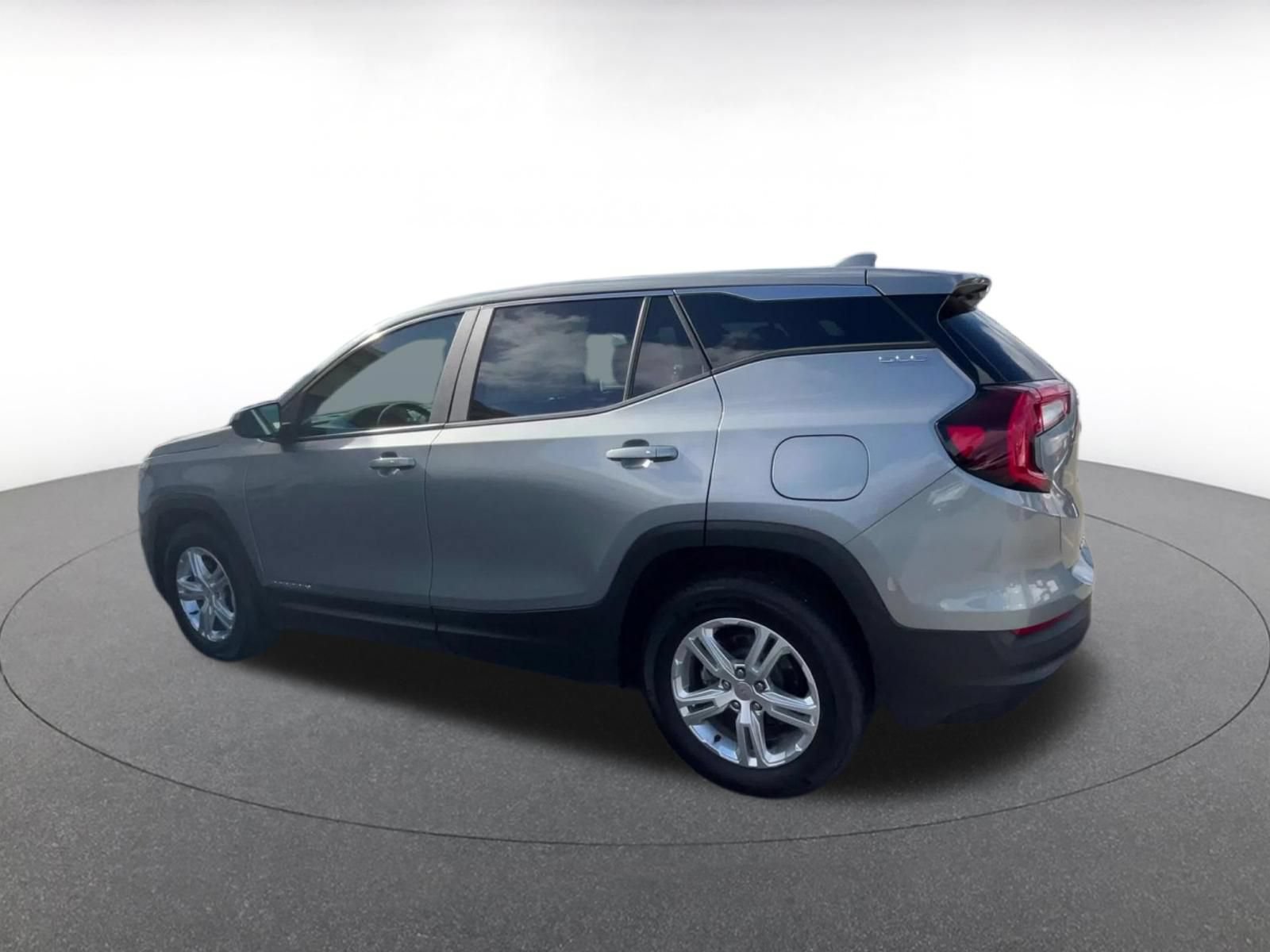Used 2024 GMC Terrain SLE FWD image 8