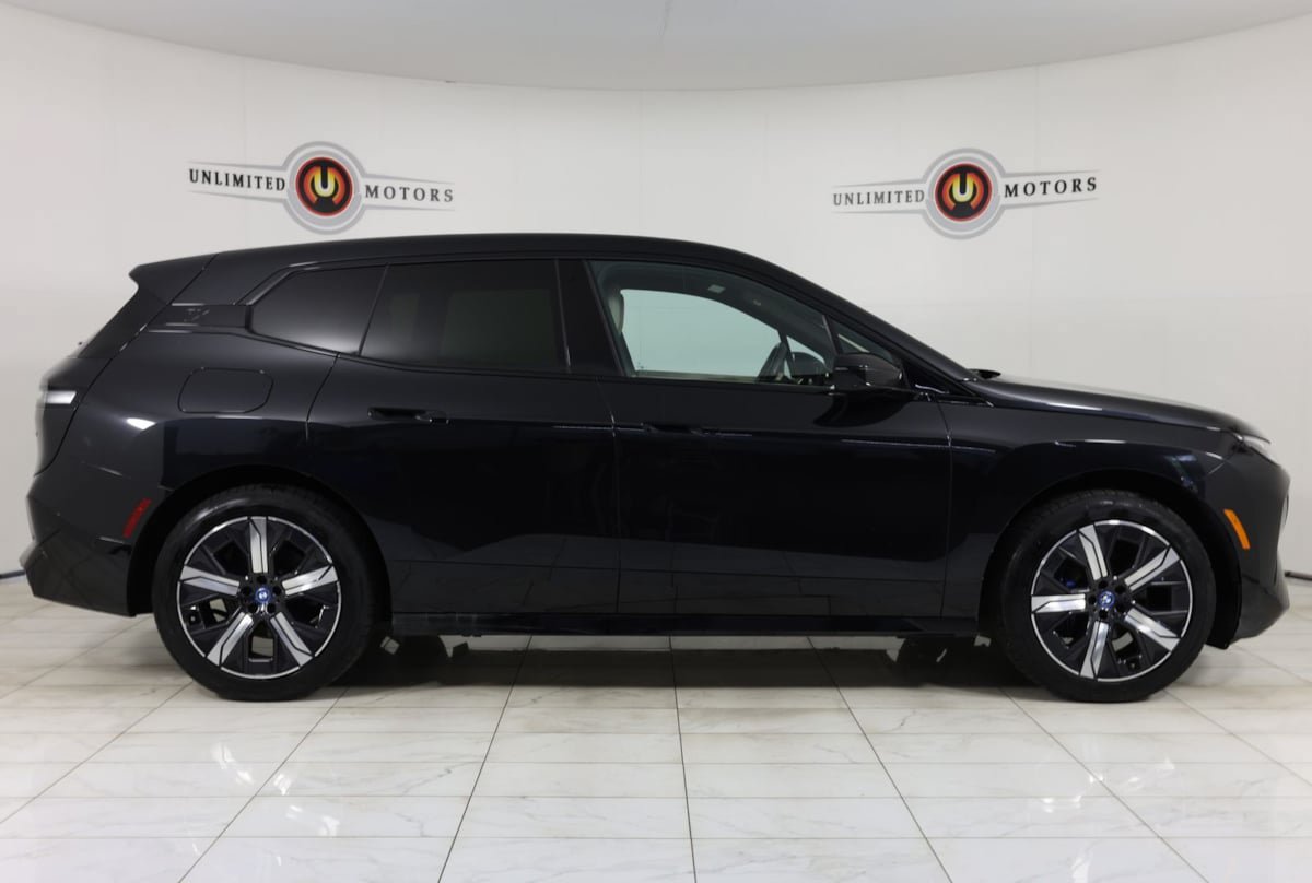 Used 2024 BMW iX xDrive50 w/ Premium Package AWD/4WD image 2