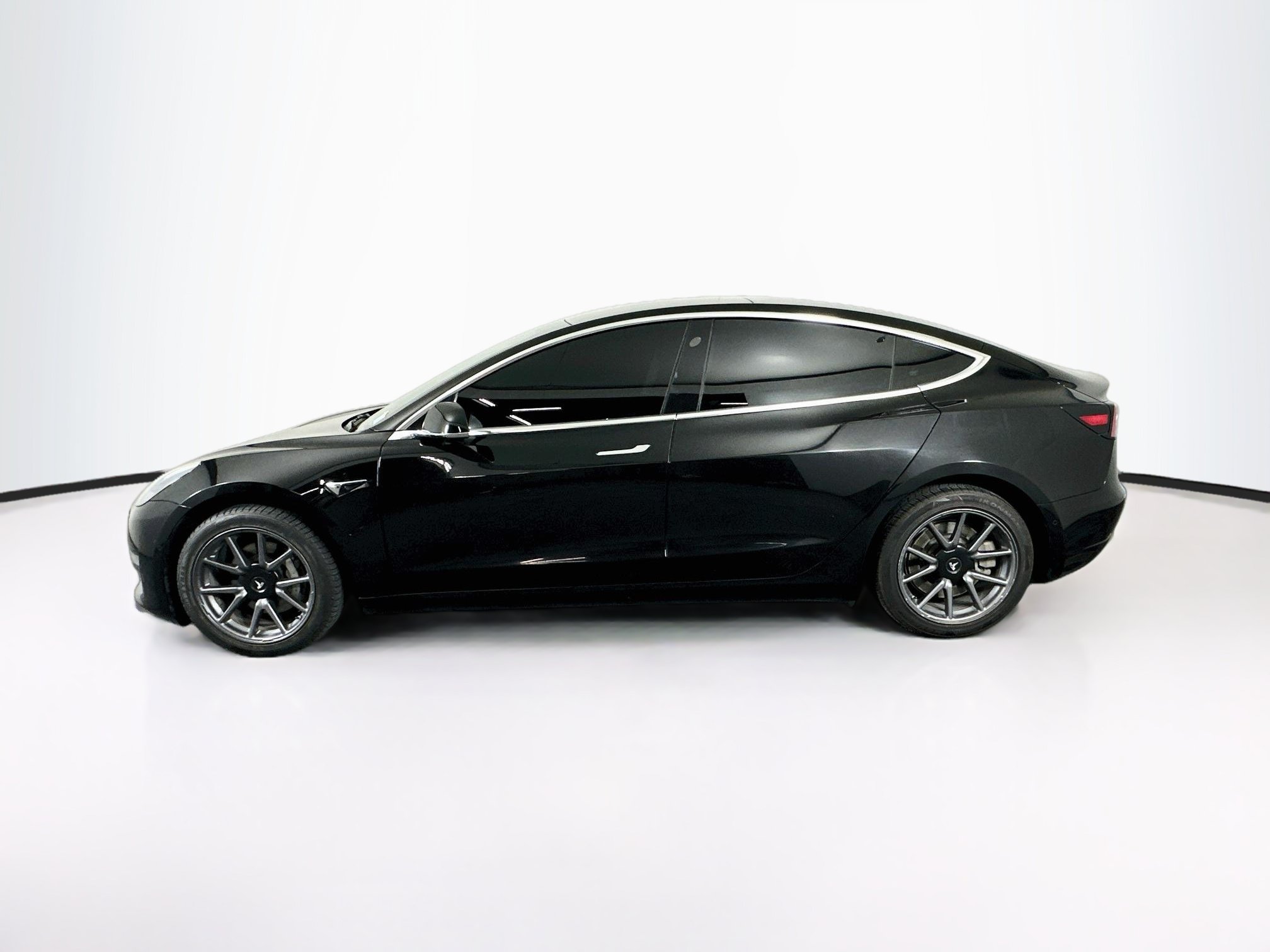 Used 2019 Tesla Model 3 Standard Range Plus RWD image 4