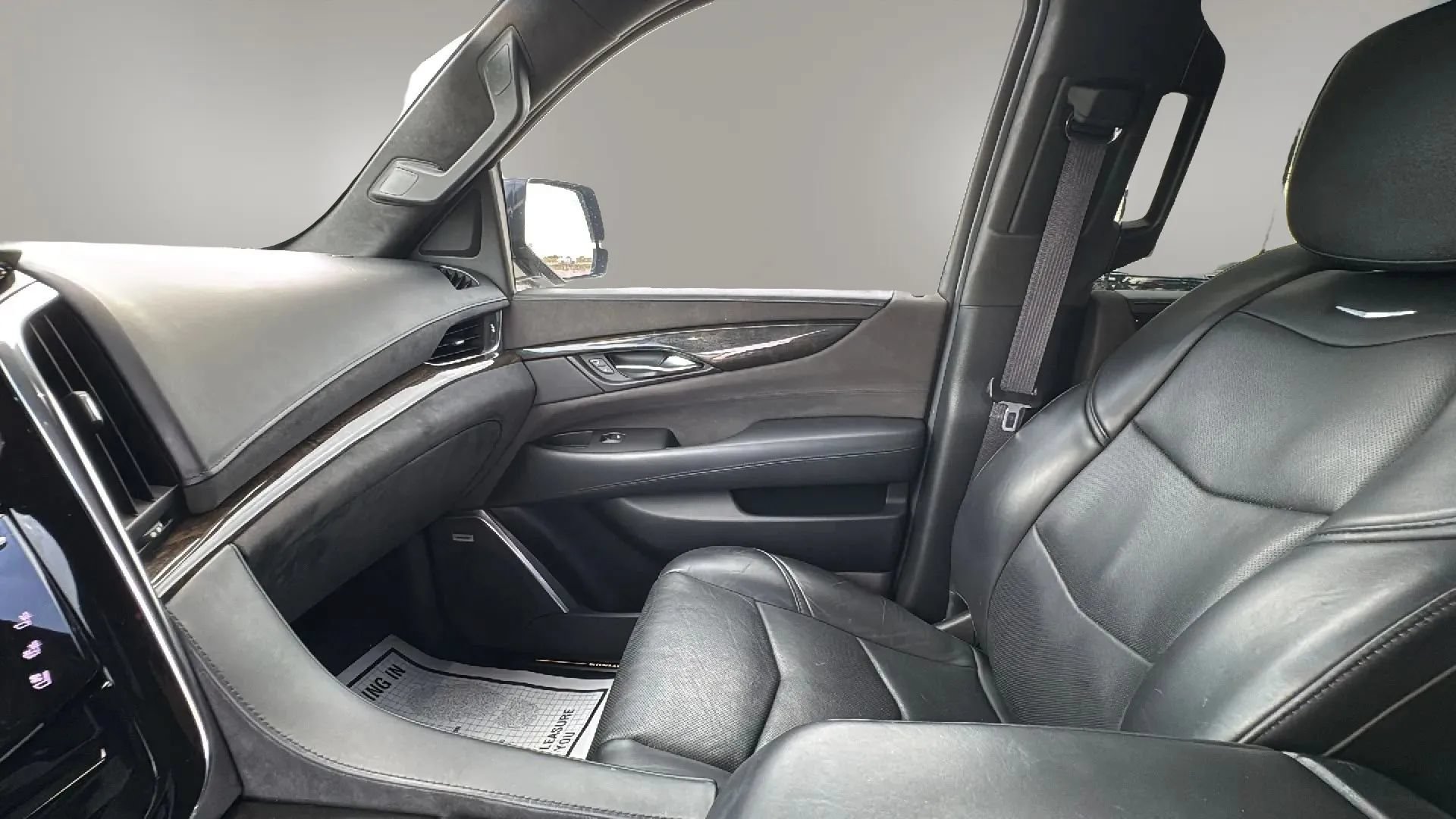 Used 2016 Cadillac Escalade Platinum RWD image 21