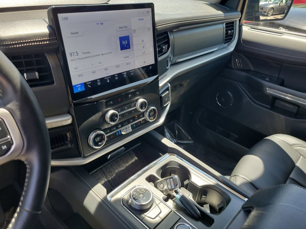 Used 2024 Ford Expedition XLT image 23