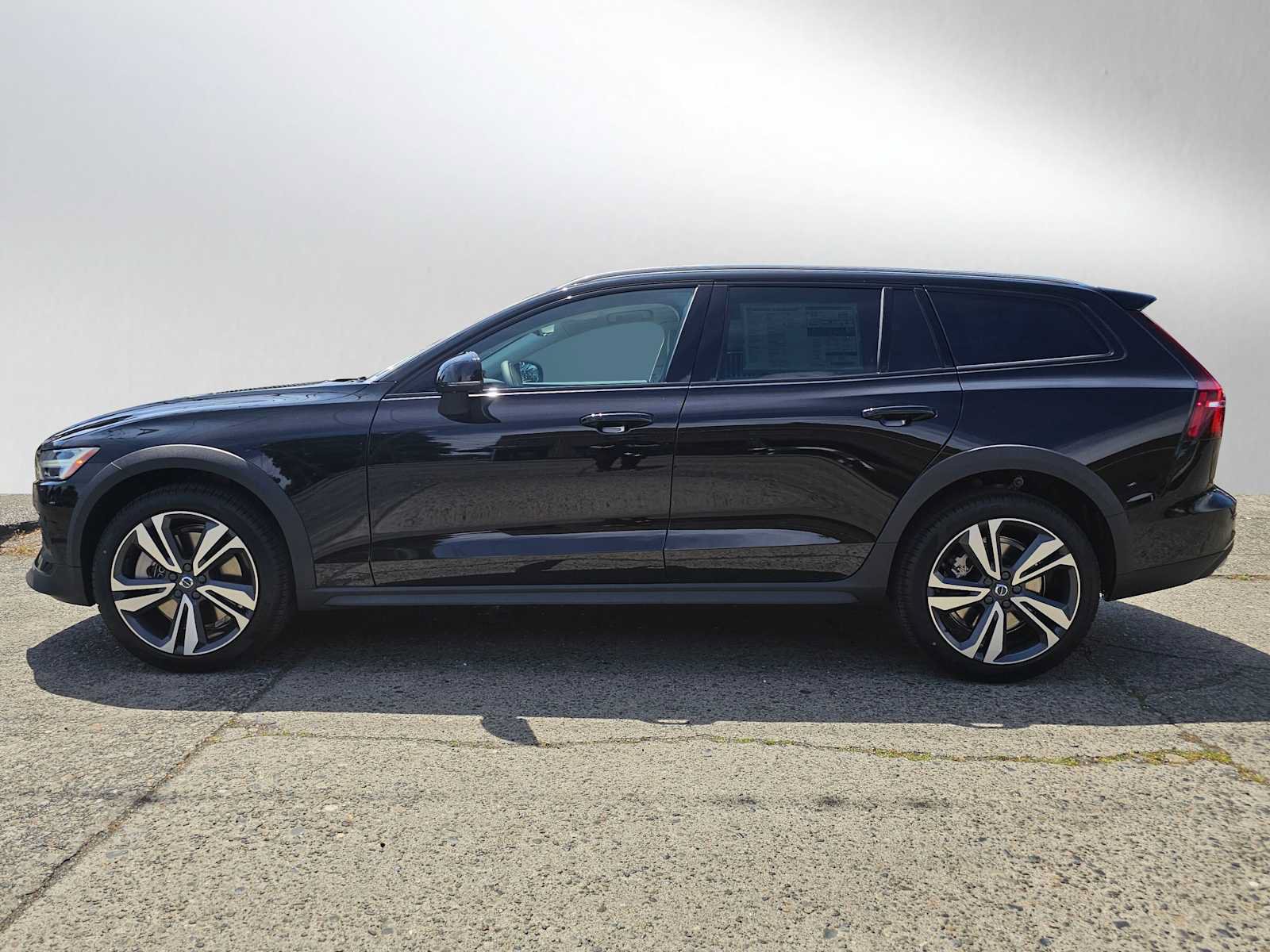 New 2026 Volvo V60 B5 Cross Country Plus w/ Protection Package Premier AWD/4WD image 6