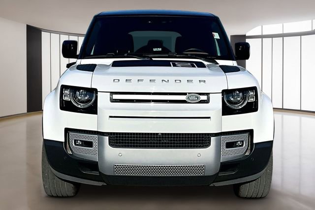 Used 2024 Land Rover Defender 110 SE AWD/4WD image 2